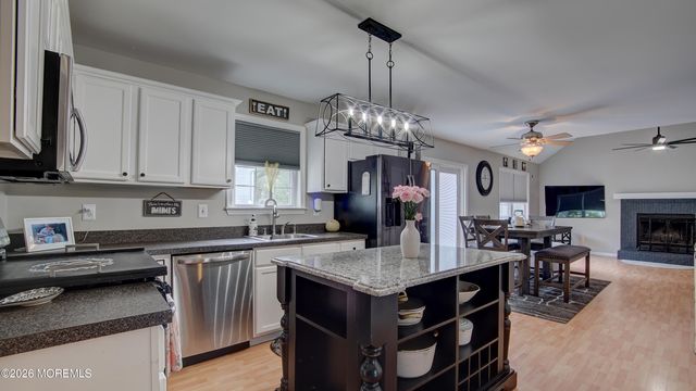2 Christina Court, Jackson, NJ 08527