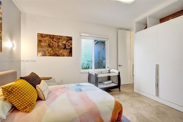 1662 Diplomat Dr, Miami, FL 33179