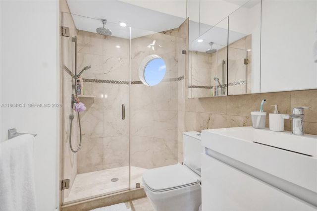 1662 Diplomat Dr, Miami, FL 33179