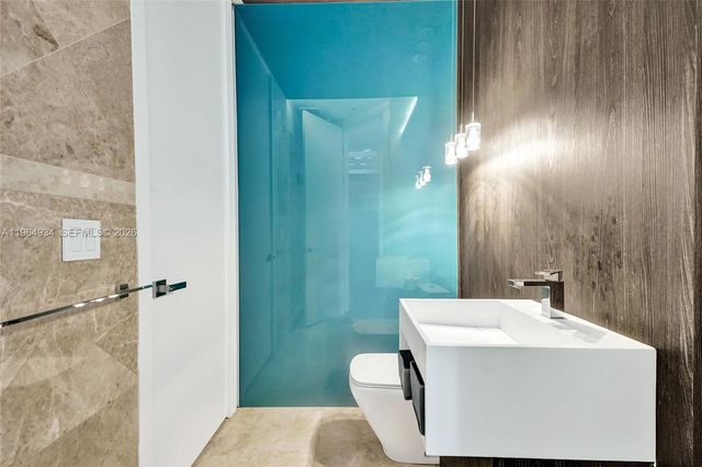 1662 Diplomat Dr, Miami, FL 33179