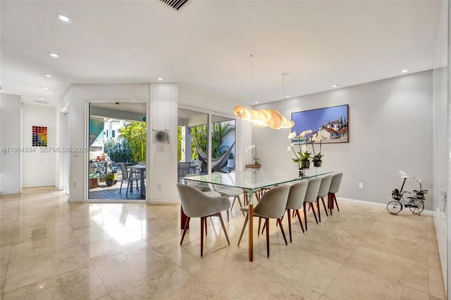 1662 Diplomat Dr, Miami, FL 33179