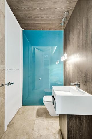 1662 Diplomat Dr, Miami, FL 33179