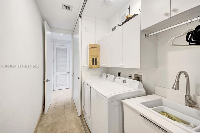 1662 Diplomat Dr, Miami, FL 33179