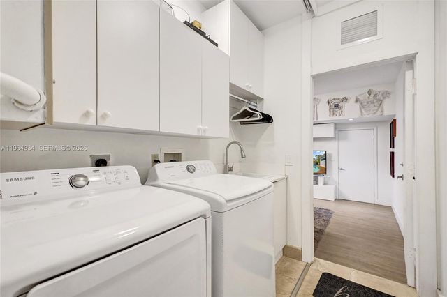 1662 Diplomat Dr, Miami, FL 33179