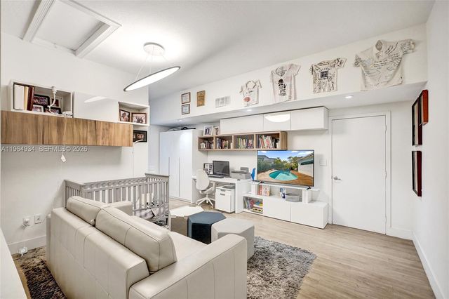 1662 Diplomat Dr, Miami, FL 33179