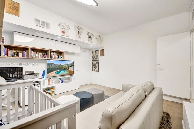 1662 Diplomat Dr, Miami, FL 33179