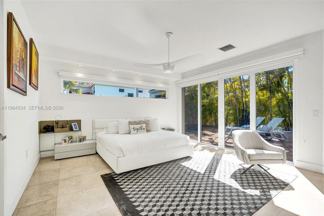 1662 Diplomat Dr, Miami, FL 33179