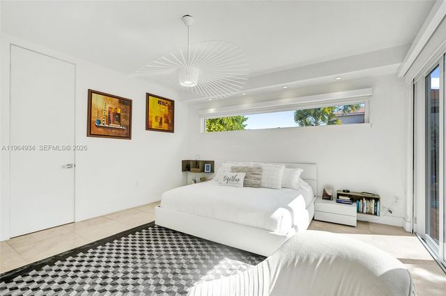 1662 Diplomat Dr, Miami, FL 33179