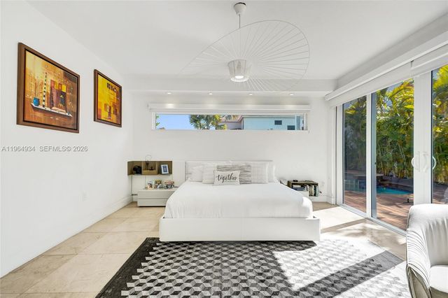 1662 Diplomat Dr, Miami, FL 33179