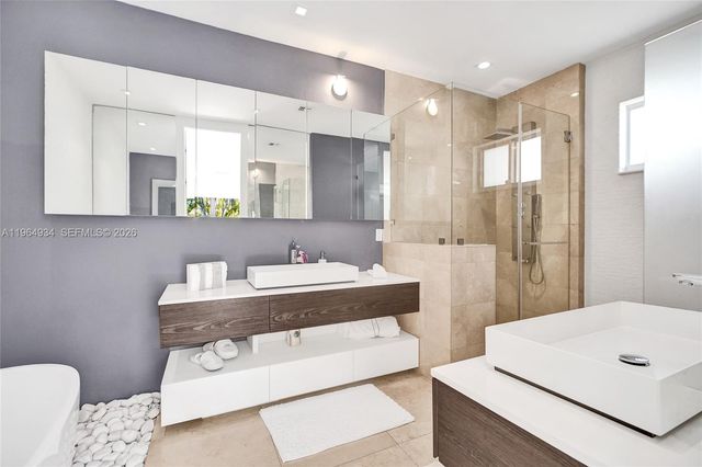 1662 Diplomat Dr, Miami, FL 33179