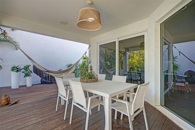 1662 Diplomat Dr, Miami, FL 33179