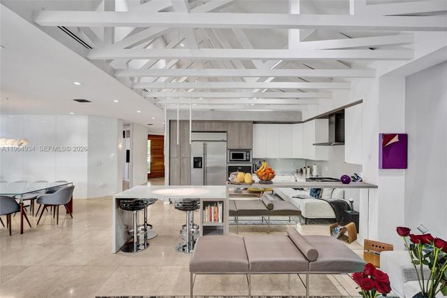 1662 Diplomat Dr, Miami, FL 33179