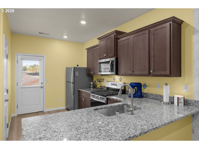 1408 W 16TH Ave, La Center, WA 98629