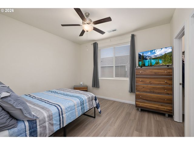 1408 W 16TH Ave, La Center, WA 98629