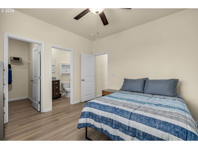 1408 W 16TH Ave, La Center, WA 98629