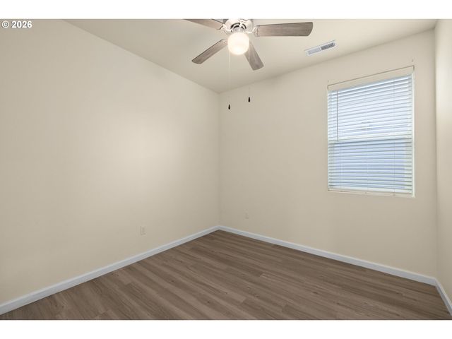 1408 W 16TH Ave, La Center, WA 98629