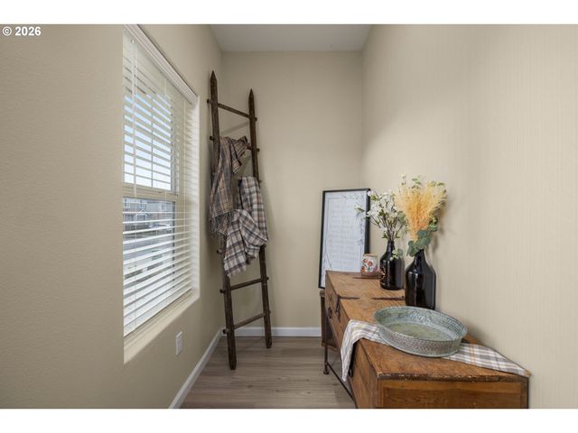 1408 W 16TH Ave, La Center, WA 98629