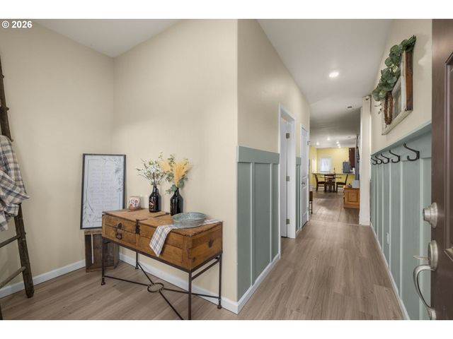 1408 W 16TH Ave, La Center, WA 98629