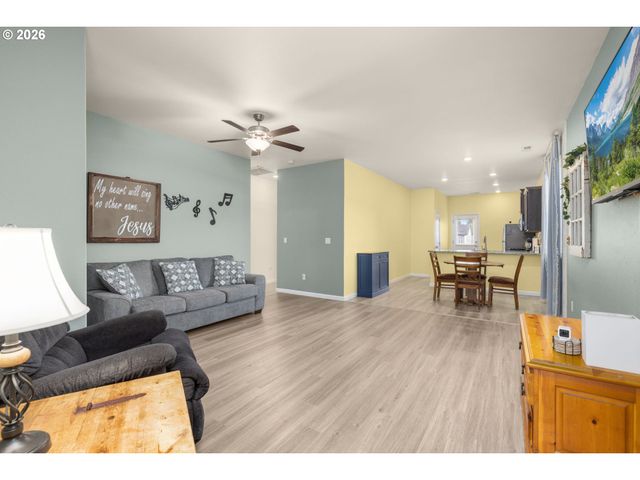 1408 W 16TH Ave, La Center, WA 98629