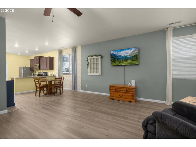 1408 W 16TH Ave, La Center, WA 98629