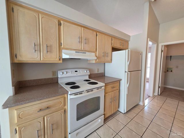 824 Lavon Dr, Pensacola, FL 32506