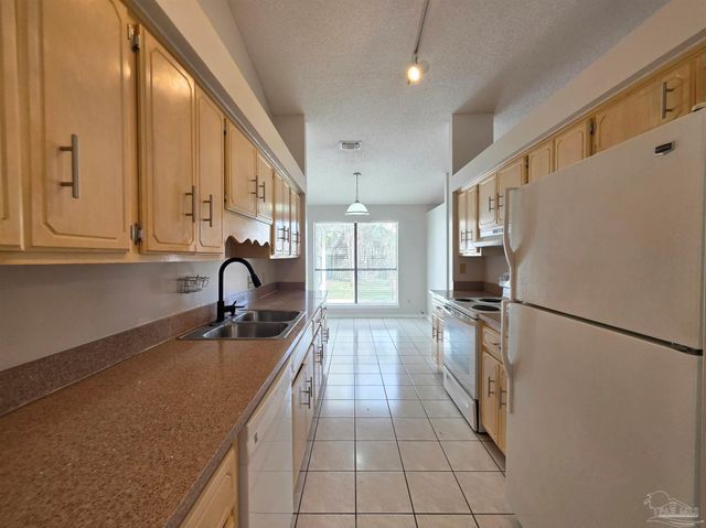 824 Lavon Dr, Pensacola, FL 32506