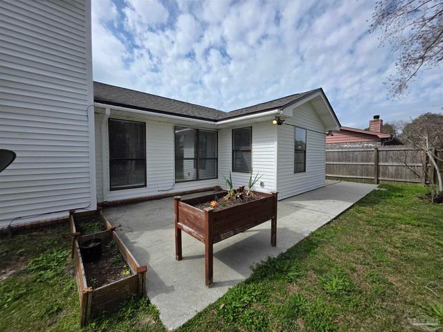 824 Lavon Dr, Pensacola, FL 32506