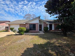 824 Lavon Dr, Pensacola, FL 32506