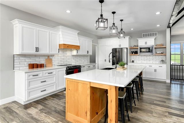 4023 Highway 131 Highway, Odessa, MO 64076