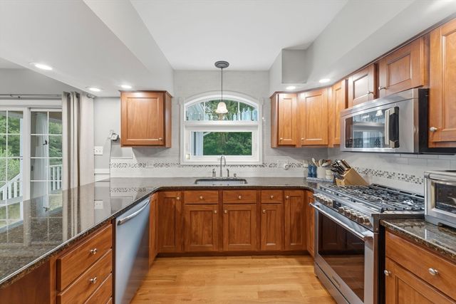 19 Old Farm Rd, Douglas, MA 01516