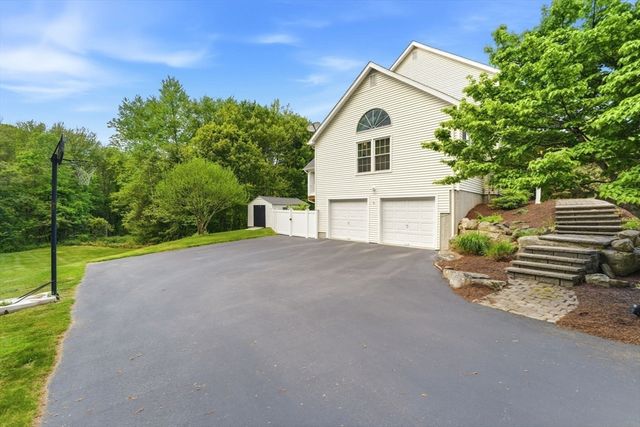 19 Old Farm Rd, Douglas, MA 01516