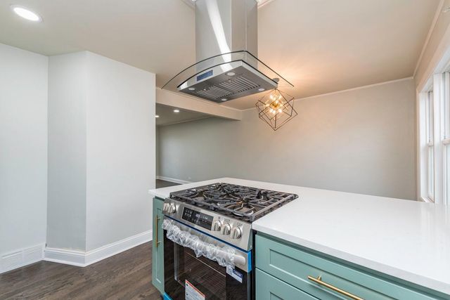 308 W Greenwood Avenue, Waukegan, IL 60087