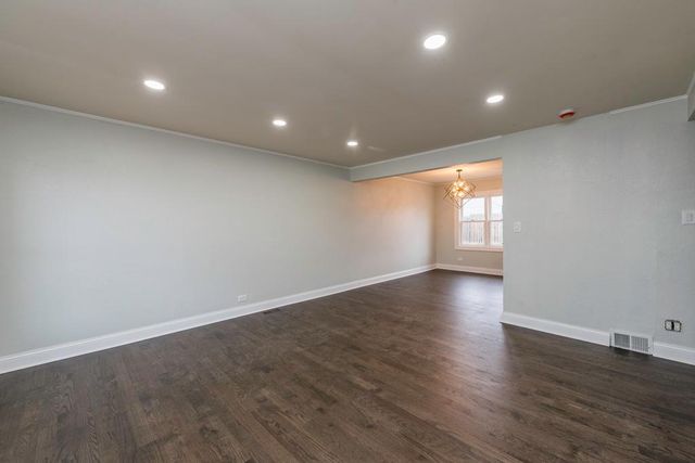 308 W Greenwood Avenue, Waukegan, IL 60087