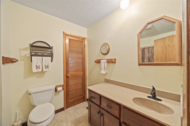 4750 NW Piekenbrock Drive, Des Moines, IA 50310