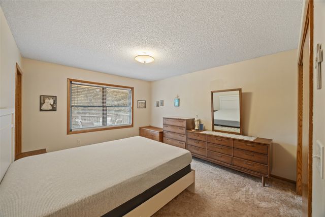 4750 NW Piekenbrock Drive, Des Moines, IA 50310