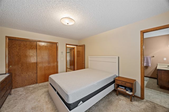 4750 NW Piekenbrock Drive, Des Moines, IA 50310