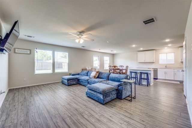 516 W Marshall Drive, Van Alstyne, TX 75495