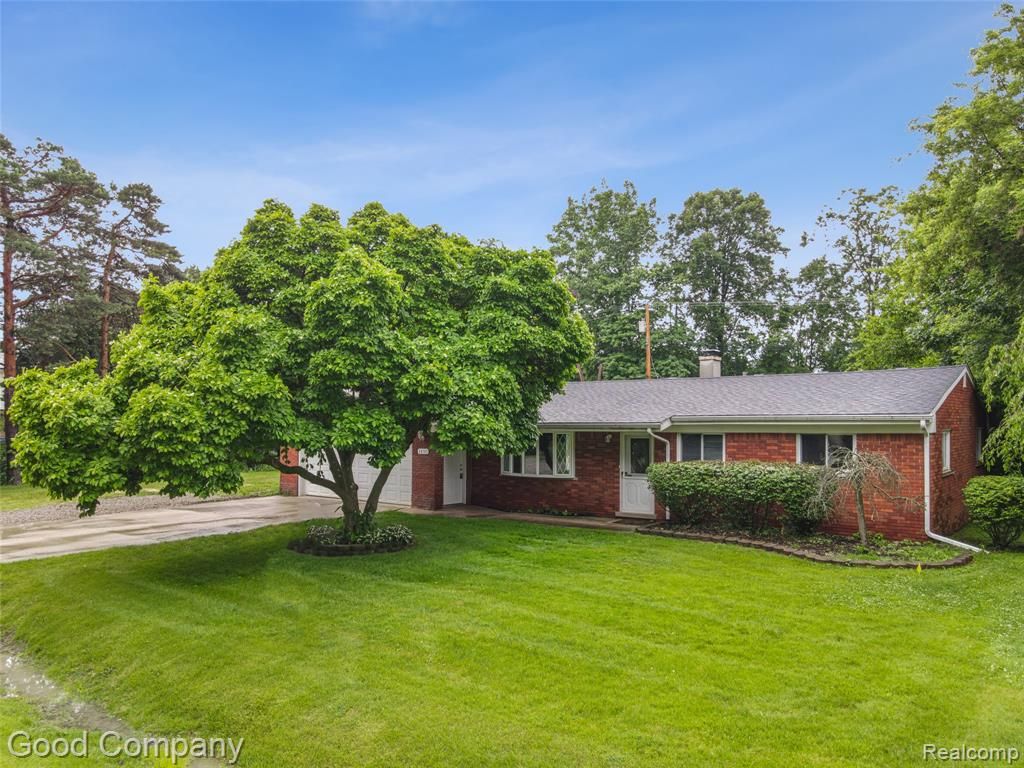 48703 W Ranch Drive, Chesterfield, MI 48051