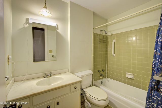 2500 Glenmary Ave APT 203, Louisville, KY 40204