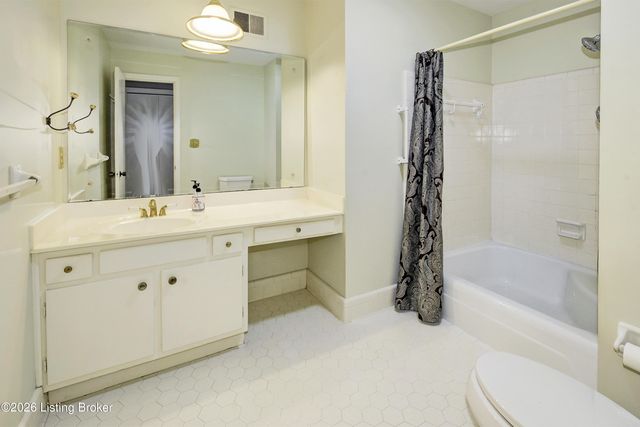 2500 Glenmary Ave APT 203, Louisville, KY 40204