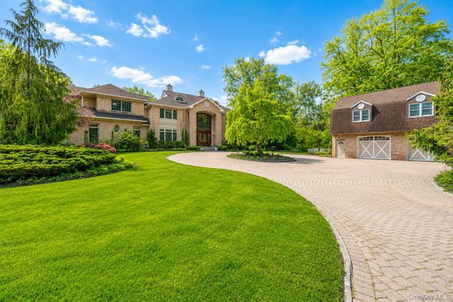 1 Springwood Path, Laurel Hollow, NY 11791