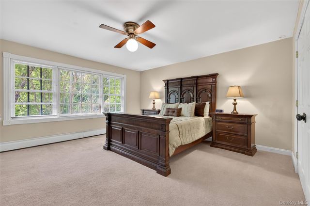 1 Springwood Path, Laurel Hollow, NY 11791