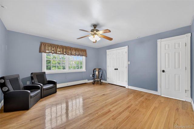 1 Springwood Path, Laurel Hollow, NY 11791