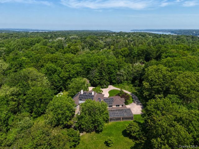 1 Springwood Path, Laurel Hollow, NY 11791