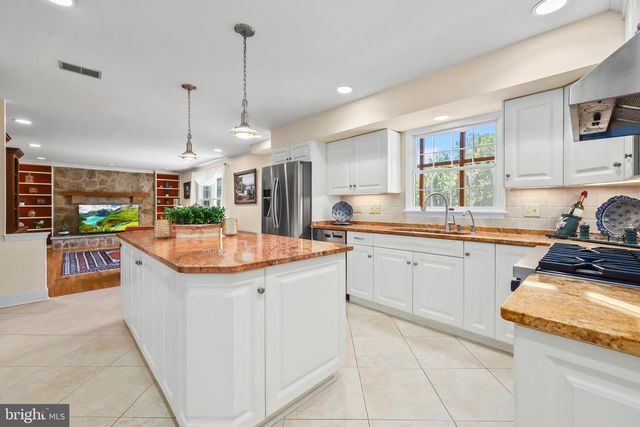 10915 BELGRAVIA CT, Great Falls, VA 22066