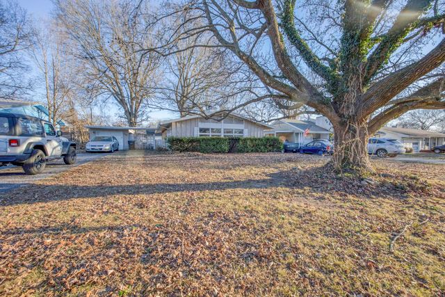 746 N Oak Grove Avenue, Springfield, MO 65802