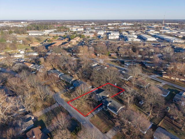 746 N Oak Grove Avenue, Springfield, MO 65802