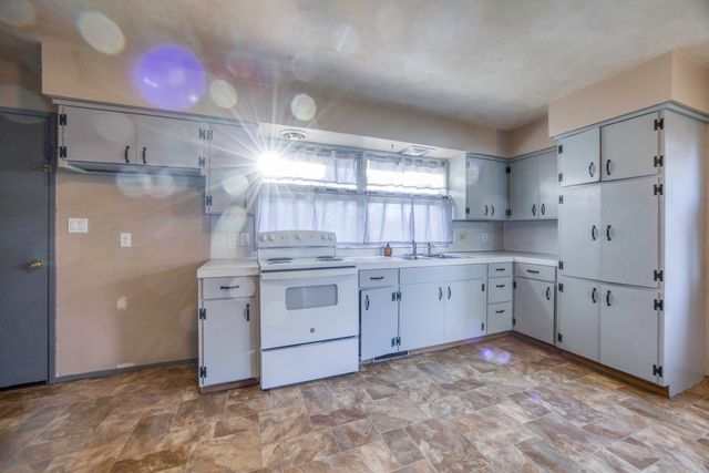 746 N Oak Grove Avenue, Springfield, MO 65802