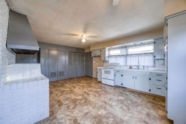 746 N Oak Grove Avenue, Springfield, MO 65802