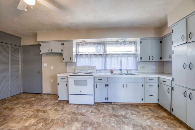 746 N Oak Grove Avenue, Springfield, MO 65802